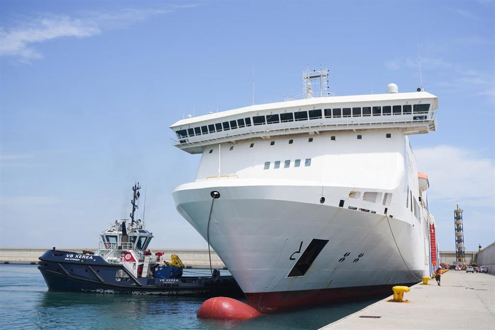 El buque de la naviera GNV Tenacia, en el Puerto de Valencia