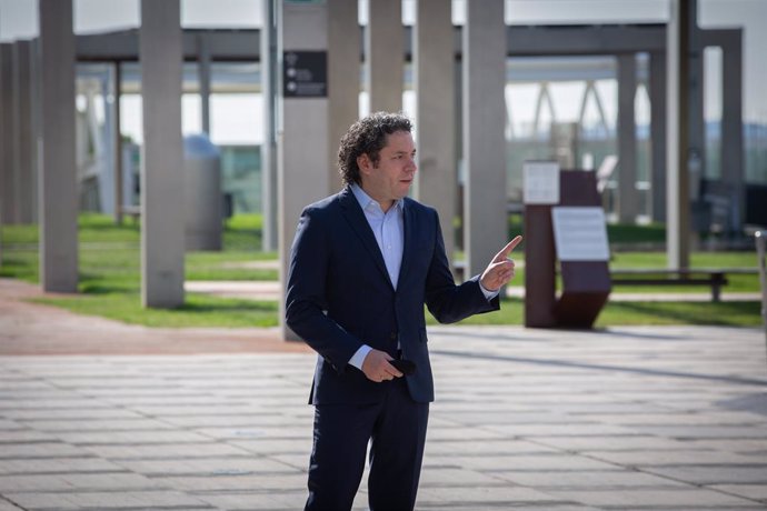 Archivo - El director venezolano, Gustavo Dudamel, durante la presentación del filme inmersivo ‘Symphony’ en CosmoCaixa, Barcelona, Catalunya (España), a 15 de septiembre de 2020. 'Symphony' se podrá ver gratuitamente, pero con reserva previa, hasta el 8 