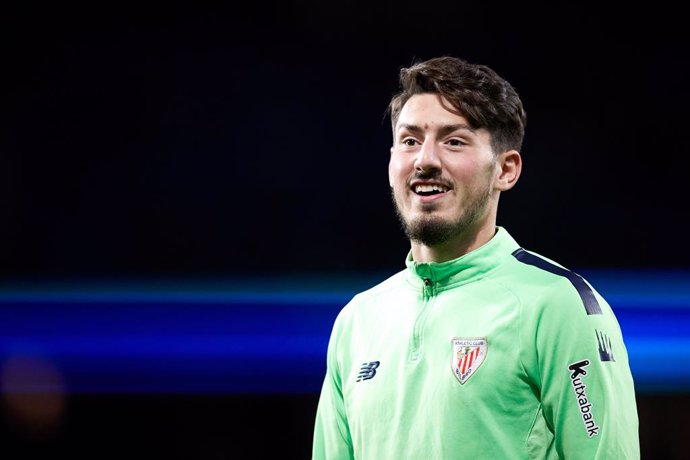 Archivo - Unai Vencedor of Athletic Club looks on prior the La Liga Santander match between Real Sociedad and Athletic Club at Reale Arena  on January 14, 2023, in San Mames, Spain.