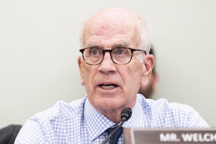 Archivo - Imagen de archivo del senador demócrata de EEUU Peter Welch 