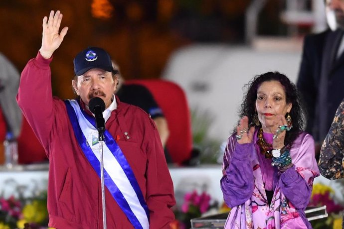 Archivo - El presidente de Nicaragua, Daniel Ortega, junto a su mujer y vicepresidenta, Rosario Murillo