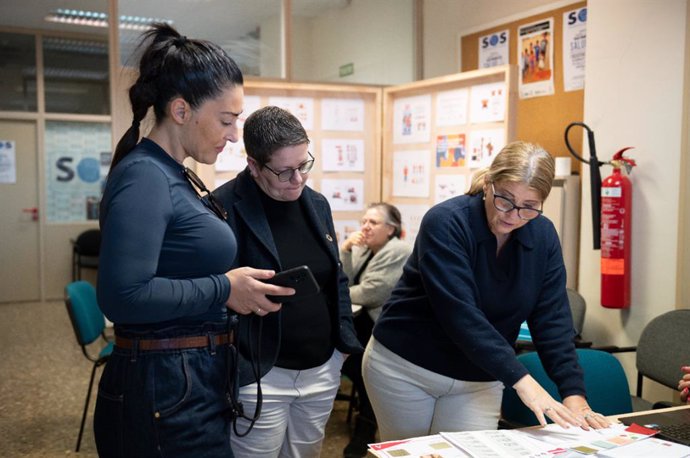 Archivo - La directora del Instituto de la Mujer, Isabel García Sánchez, visita la ciudad de València