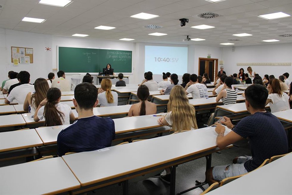 Más del 74% de los estudiantes supera la PEvAU extraodinaria en la US, un 1,7% más que en 2023.
