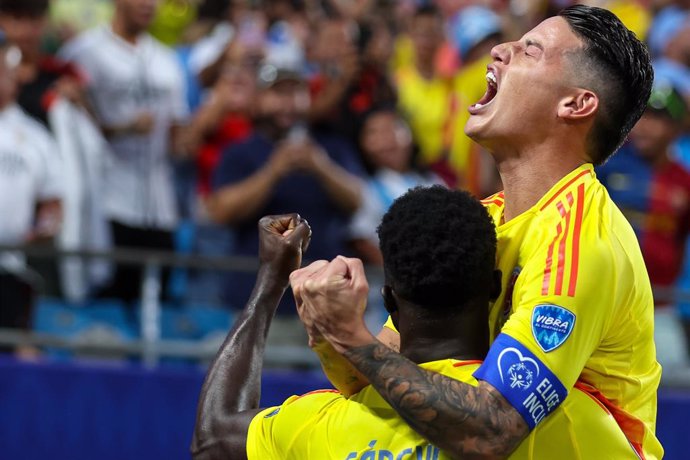 10 July 2024, US, Charlotte: Columbia's James Rodriguez (r) celebrets with team mate Davinson Sanchez after a goal scored by Jefferson Lerma (not pictured) during the CONMEBOL Copa America 2024 semi-final soccer match between Columbia and Uruguay at Bank 