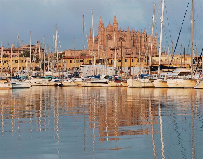 Archivo - Catedral y Puerto de Palma de Mallorca