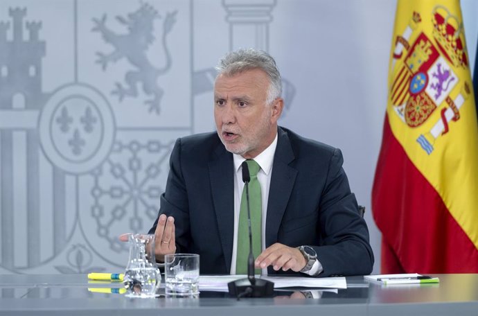 El ministro de Política y Memoria Democrática, Ángel Víctor Torres, durante una rueda de prensa posterior a la reunión del Consejo de Ministros, en el Palacio de la Moncloa, a 9 de julio de 2024, en Madrid (España). El Congreso de Ministros ha remitido al