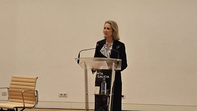 A infanta Elena intervén nun acto da Fundación Mapfre en Santiago