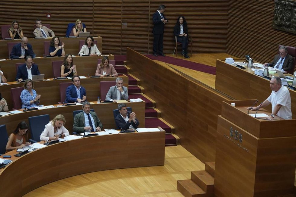 El síndic de Compromís, Joan Baldoví, interviene durante una sesión plenaria en Les Corts