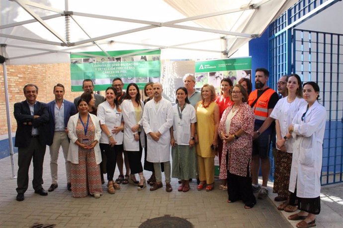 La piscina del Centro Deportivo Hytasa en Sevilla ha acogido la Campaña de Sensibilización y Detección Precoz del Cáncer de Piel en Andalucía.