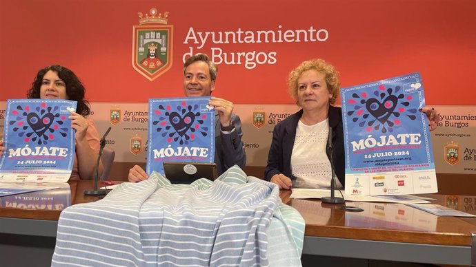 Verónica Sarabia, el concejal Cesáreo Barriada y Mercedes de Pedro.