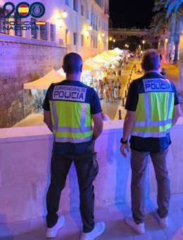 Archivo - Agentes de Policía Nacional en Ciutadella en una imagen de archivo