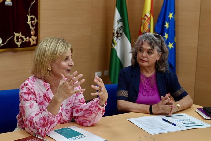 La subdelegación del Gobierno, Blanca Flores, y la alcaldesa de Jerez.