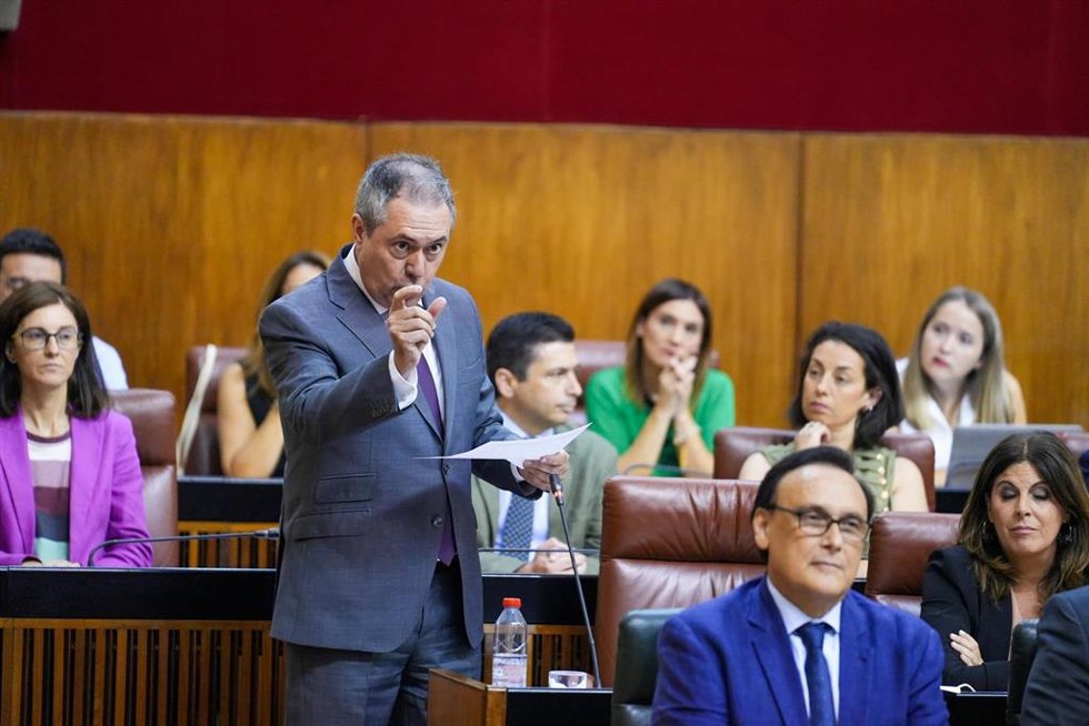 El secretario general del PSOE A, Juan Espadas, interviene en la segunda jornada del Pleno del Parlamento andaluz. A 11 de julio de 2024, en Sevilla (Andalucía, España). Segunda jornada de Pleno, con Sesión de Control al Gobierno y preguntas de los grup