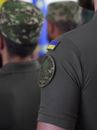 Marlaska apoya a Ucrania durante la entrega de diplomas a militares ucranianos tras su formación en Logroño