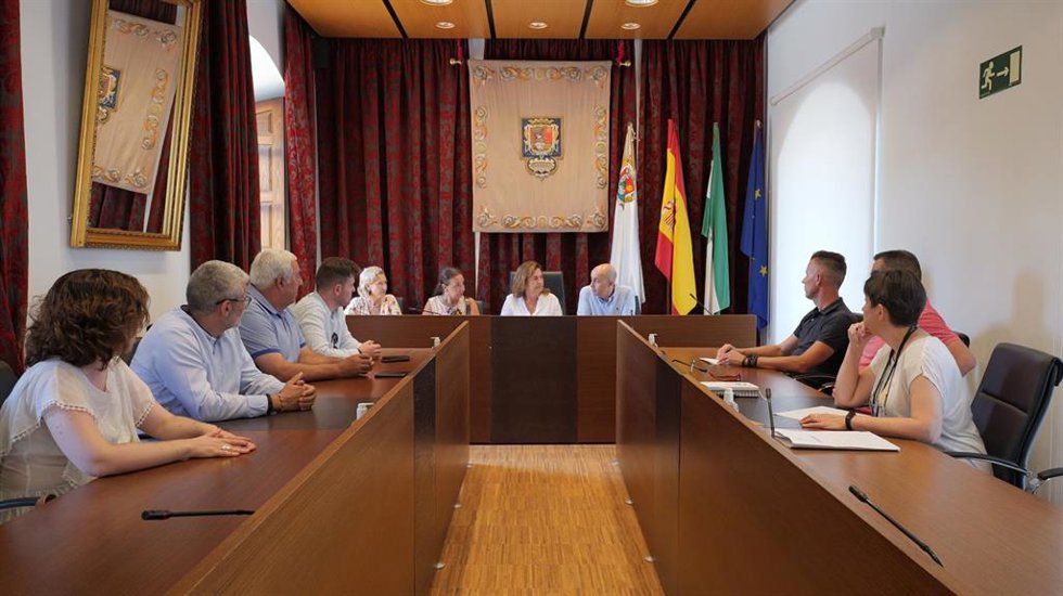 La diputada de Desarrollo Tecnológico, Sagrario Molina, en la entrega de los certificado ENS a los alcaldes de Alameda, Archidona, Cuevas de San Marcos y Villanueva del Trabuco
