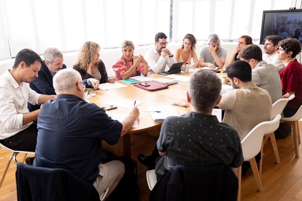 La vicepresidenta segunda, Yolanda Díaz, durante una reunión junto a los ministros, secretarios de Estado y diputados de Sumar para abordar los retos futuros del espacio
