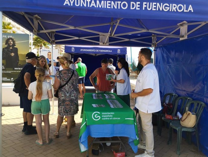 Presentación de la 'Campaña de Sensibilización y Detección Precoz del Cáncer de Piel en Andalucía'  en la playa de Los Boliches en Fuengirola