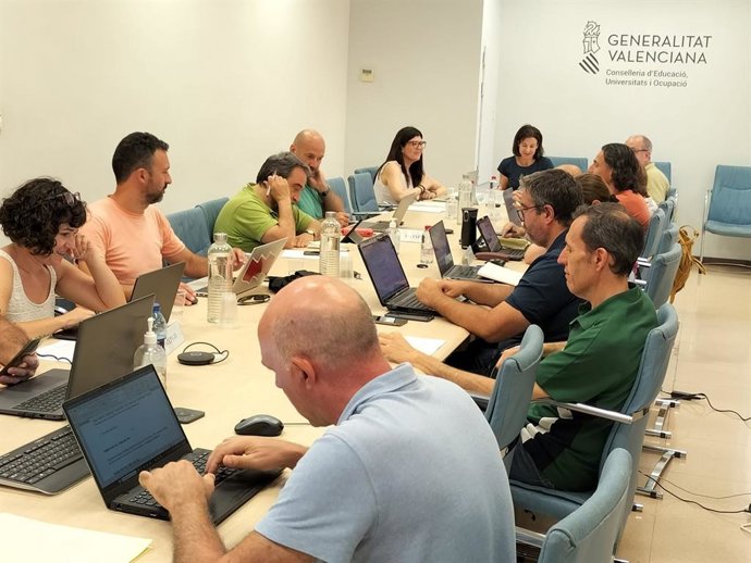 Mesa sectorial celebrada el dijous, on s'han traslladat les instruccions per al funcionament i organització dels centres que impartiran Formació Professional al curs 2024/2025