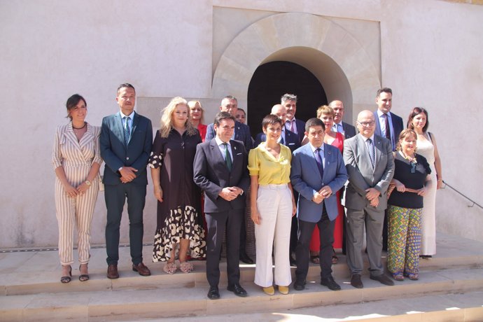 Autoridades en la visita a la cisterna romana de La Calderona