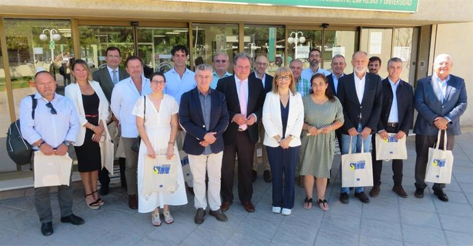 Un total de doce entidades y empresas pertenecientes a los sectores económicos estratégicos de la provincia de Huelva se incorporarán como socios colaboradores en del proyecto de cooperación transfronteriza Eures Transfronterizo Andalucía-Algarve 2024-26.