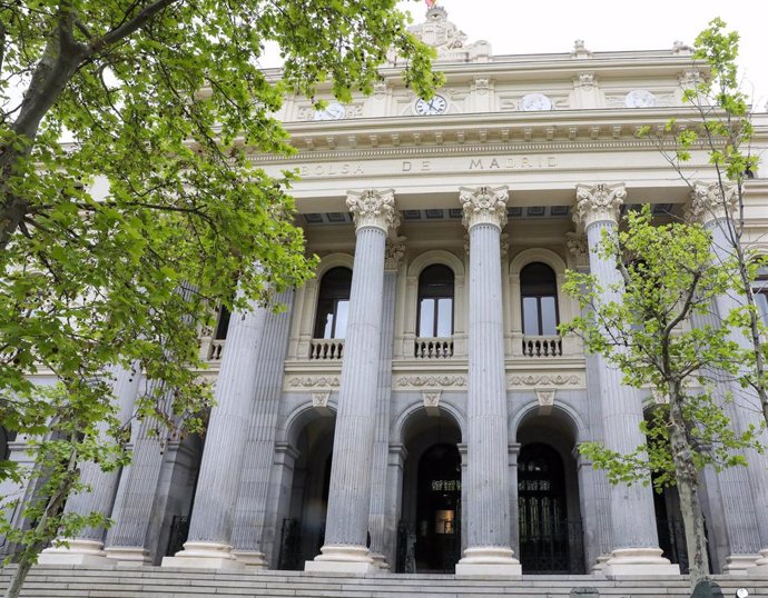 Archivo - Edificio del Palacio de la Bolsa, a 22 de abril de 2022, en Madrid (España). 