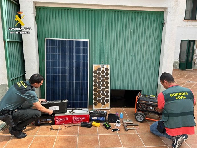 Material intervingut dels robatoris a la Costera