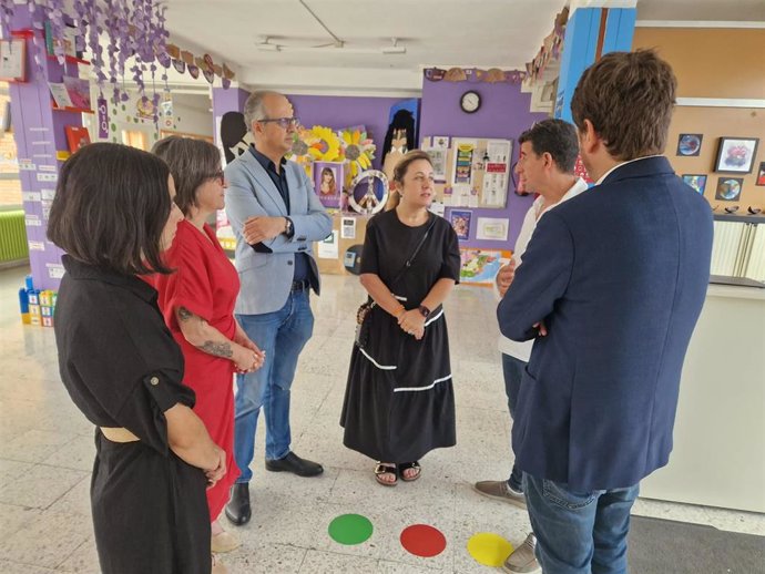 La consejera de Educación, Lydia Espina, visita el CEE San Cristóbal