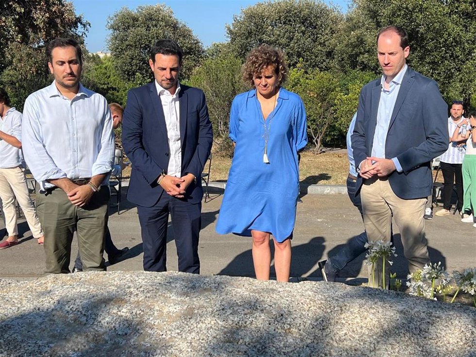 El portavoz en el Parlament Juan Fernández, el diputado Manu Reyes, la eurodiputada Dolors Montserrat y el concejal Cristian Escribano