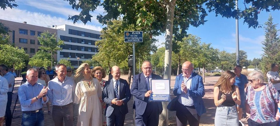 Acto de inauguración de la plaza de los Profesionales SAnitarios, en Valladolid