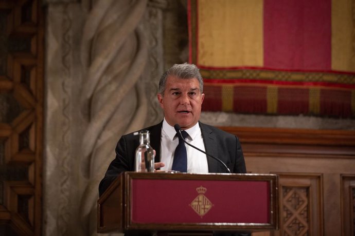 Archivo - El presidente del FC Barcelona, Joan Laporta, interviene durante la presentación de las novedades sobre la transformación del Espai Barça, en el Saló de Cent del consistorio, a 28 de abril de 2022, en Barcelona, Catalunya (España). Durante la co