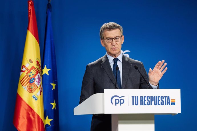 El presidente del Partido Popular, Alberto Núñez Feijóo, durante una rueda de prensa en la sede del PP, a 25 de junio de 2024, en Madrid (España). El PP y PSOE han alcanzado un acuerdo, en presencia de la vicepresidenta de la Comisión Europea Vera Jourová