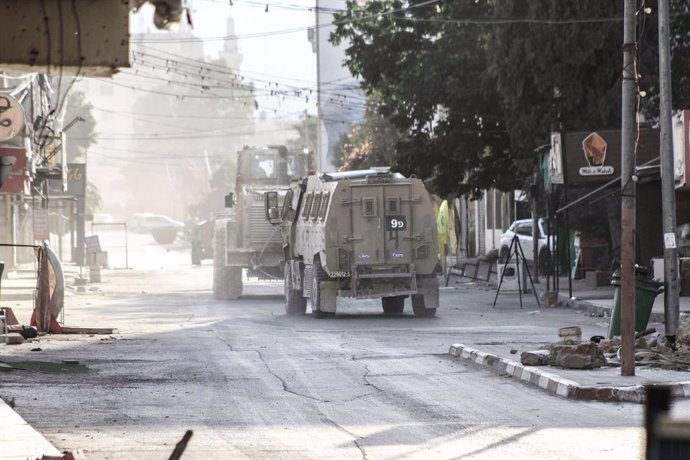 Archivo - Vehículos militares israelíes en una operación en Yenín (Cisjordania)