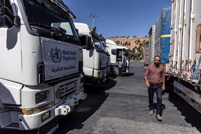 Archivo - 19 September 2023, Syria, Idlib: A convoy carrying humanitarian aid arrives in Syria after crossing the Bab al-Hawa border crossing with Turkey. Photo: Anas Alkharboutli/dpa