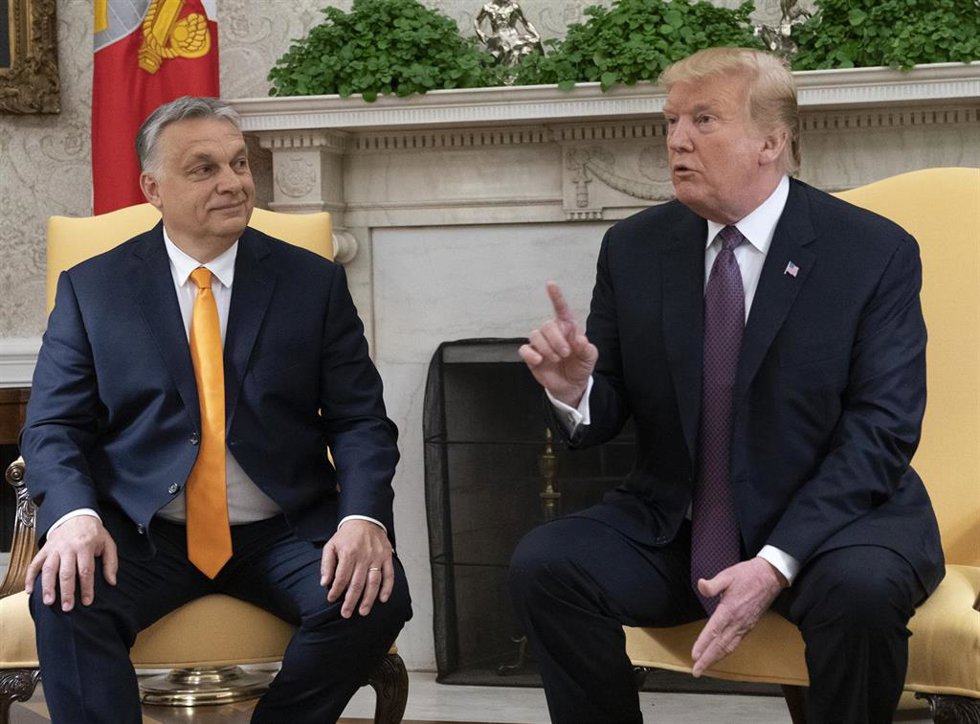 Archivo - Imagen de archivo del primer ministro de Hungría, Viktor Orbán (izquierda), y el expresidente de EEUU Donald Trump (derecha)