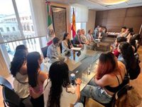 La Embajada de México brinda asistencia a los mexicanos de 'Malinche' y se desliga del programa de becas de Nacho Cano