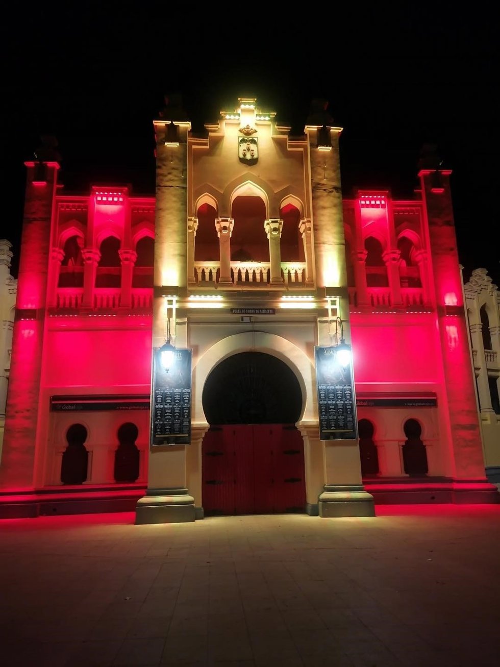Plaza de Toros de Albacete iluminada