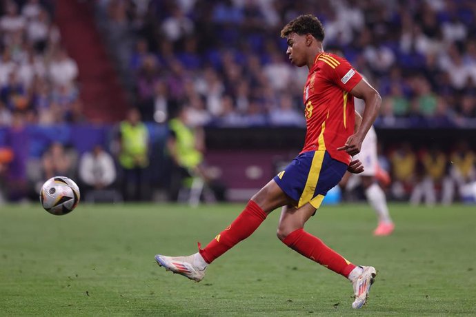  Lamine Yamal durante la semifinal de la Eurocopa contra Francia