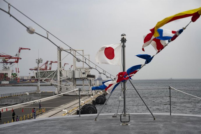 Archivo - November 13, 2022, Tokyo, Japan: The JS Mogami of the Japan Maritime Self Defense Forces, an Mogami-class escort frigate built by Mitsubishi Heavy Industries, open to public visitors while moored in Odaiba in Tokyo Bay during a Fleet Week exhi