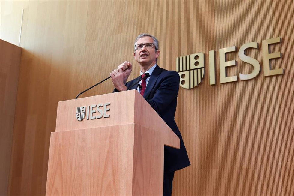 Archivo - El exgobernador del Banco de España Pablo Hernández de Cos interviene durante la primera jornada de la 19 edición del IESE Banking, en Madrid, el pasado 16 de mayo.