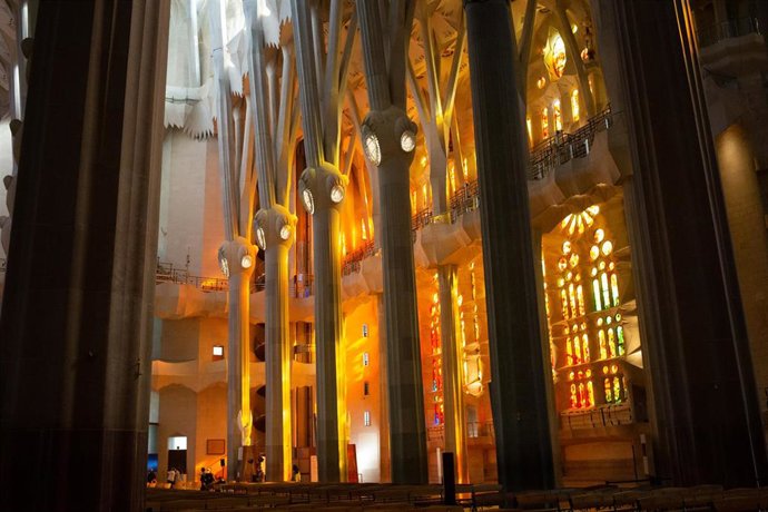 Archivo - Interior de la catedral de la Sagrada Familia, unas de las obras del arquitecto de Antoni Gaudí, en Barcelona, Catalunya (España), a 16 de septiembre de 2020.