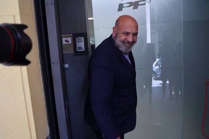 El alcalde de Palma, Jaime Martínez, entrando a la sede del PP este viernes.