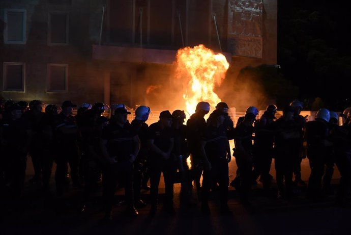 Imagen de archivo de la Policía de Albania durante una serie de protestas frente a la oficina del primer ministro, en Tirana. 