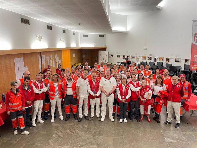 Visita del alcalde Joseba Asiron a Cruz Roja.