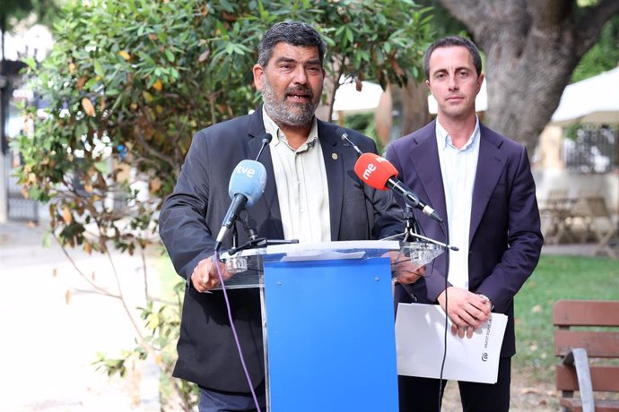 Archivo - El vicepresidente del Consell, Pedro Bestard, y el presidente de la institución insular, Llorenç Galmés, en una rueda de prensa conjunta a 4 de julio de 2023. 