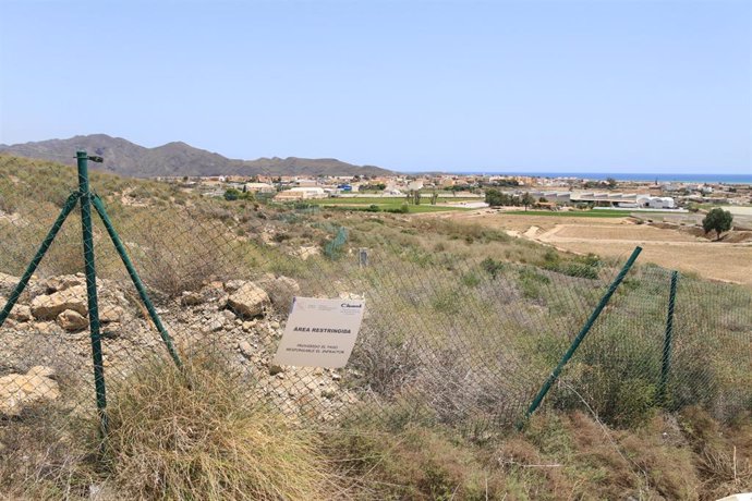 Archivo - Detalle de la parcela contaminada por el accidente nuclear en Palomares, en Almería.