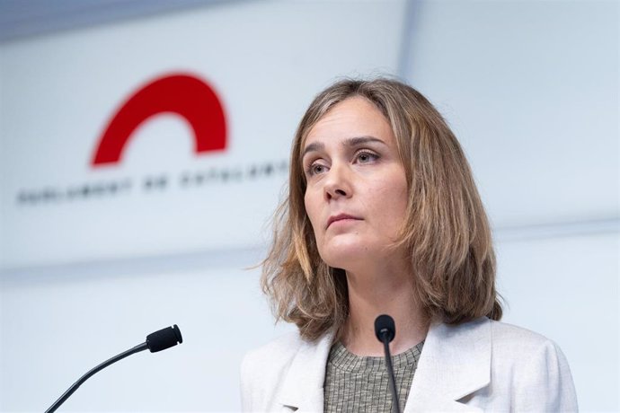 La líder de los comuns en el Parlament, Jéssica Albiach, ofrece una rueda de prensa tras reunirse con el presidente del Parlament durante una ronda de consultas para proponer un candidato a la Presidencia de la Generalitat, en el Parlament, a 18 de junio 