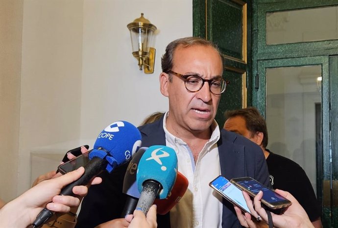 El alcalde de Cáceres, Rafael Mateos, atiende a los medios en Cáceres