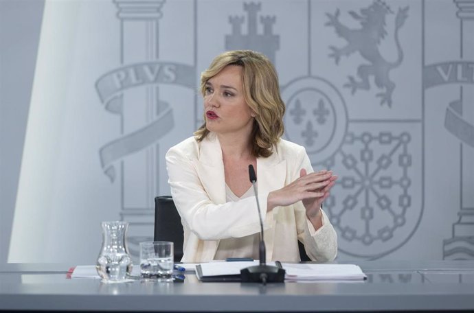 La ministra Portavoz y ministra de Educación y Deportes, Pilar Alegría, durante una rueda de prensa posterior a la reunión del Consejo de Ministros, en el Palacio de la Moncloa, a 9 de julio de 2024, en Madrid (España). 