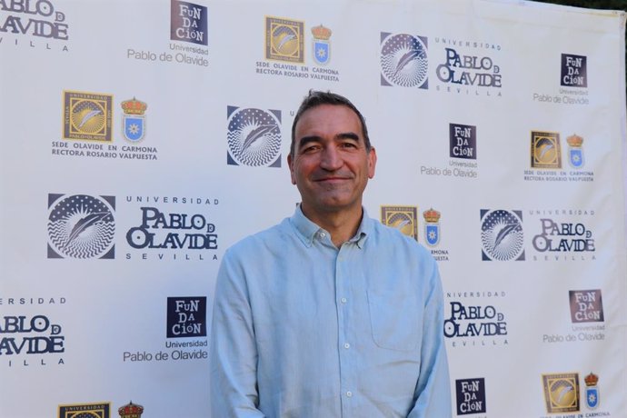 El economista, antropólogo, coach y experto en liderazgo, Samuel Chaves Díaz, en los cursos de verano de la Universidad Pablo de Olavide en Carmona (Sevilla).