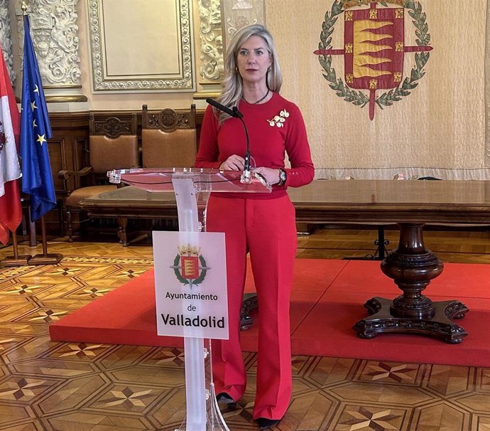 Archivo - La concejal de Educación y Cultura, Irene Carvajal, en rueda de prensa.